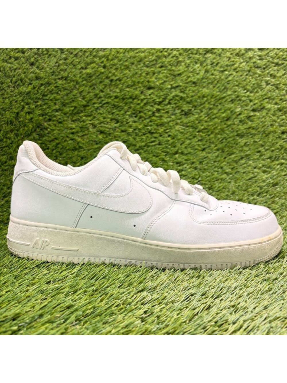 Nike Air Force 1 '07 Low Mens Size 11.5 White Athletic Lifestyle Shoes Sneakers